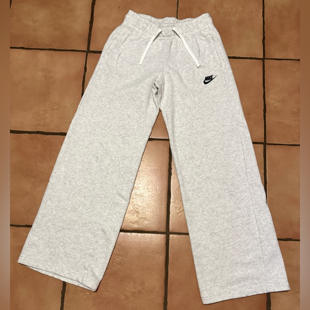 Nike Sportswear Mid-Rise Wide-Leg Sweatpants